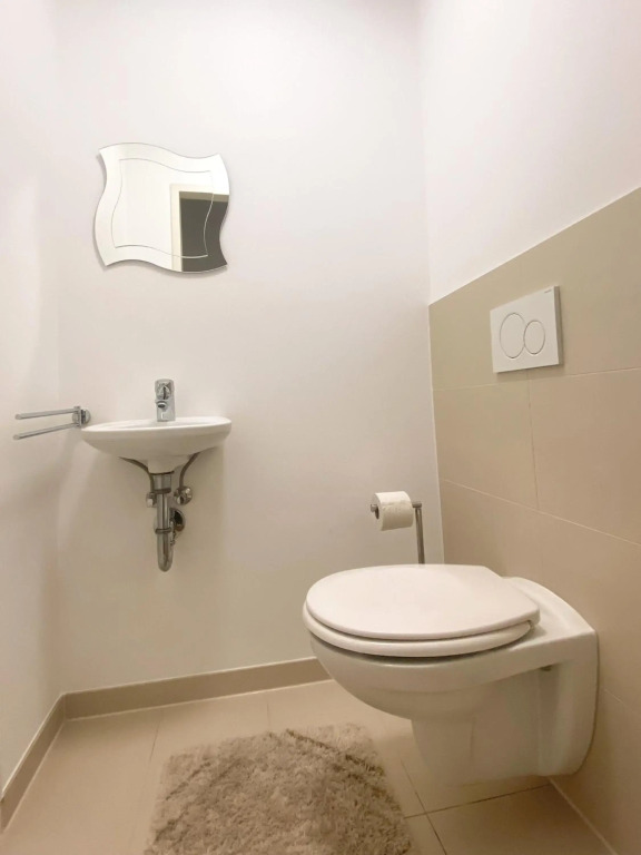 Near Lake Spacious & Furnished Beautiful Apartment