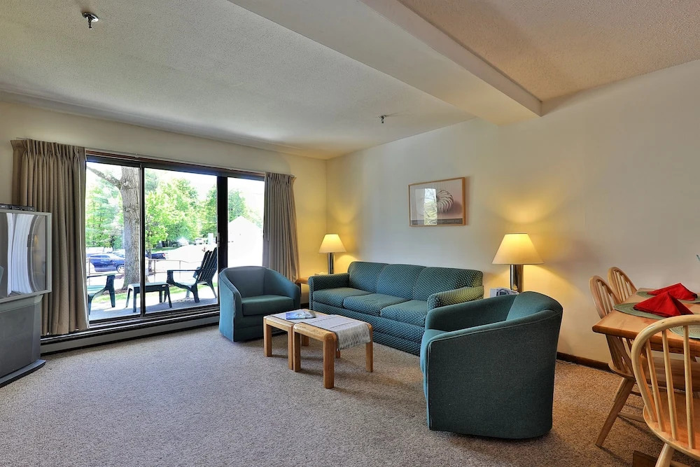 Mt Green 2br/2ba Condo: Close to Killington. Hot Tub. Pool. 3a07