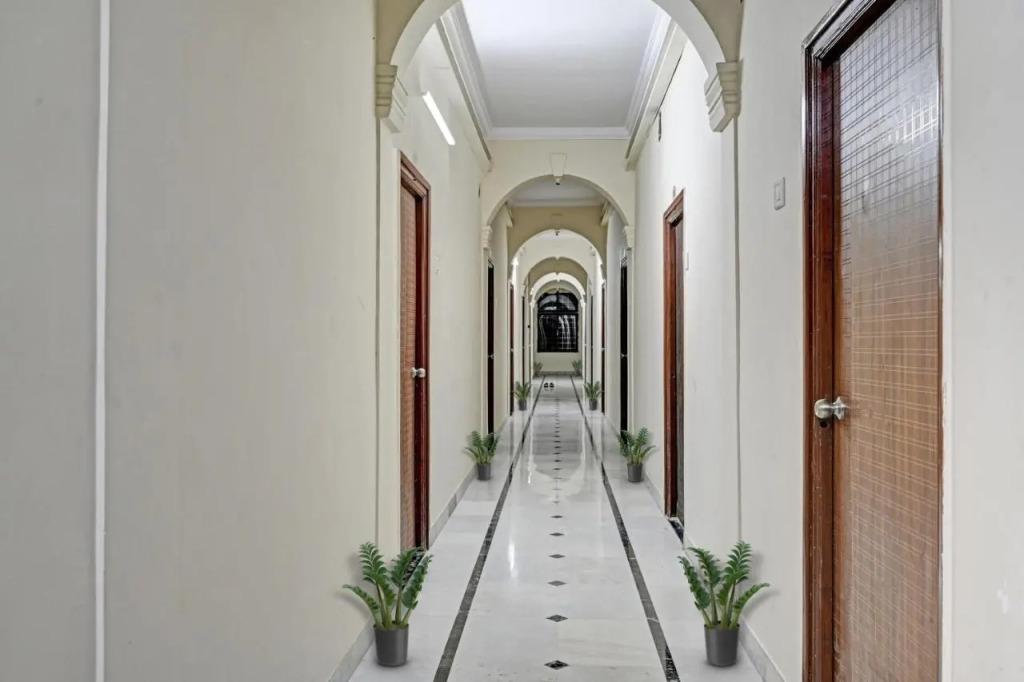OYO 70196 Hotel Raj Inn