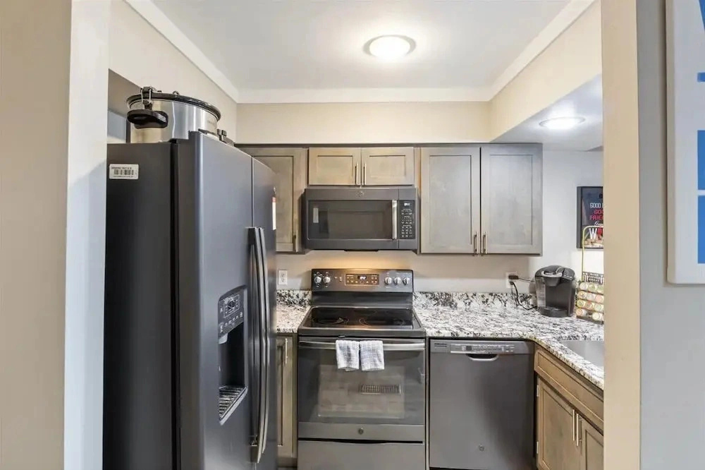 Lakefront Condo Indoor Pool, Sauna, & Pickle Ball