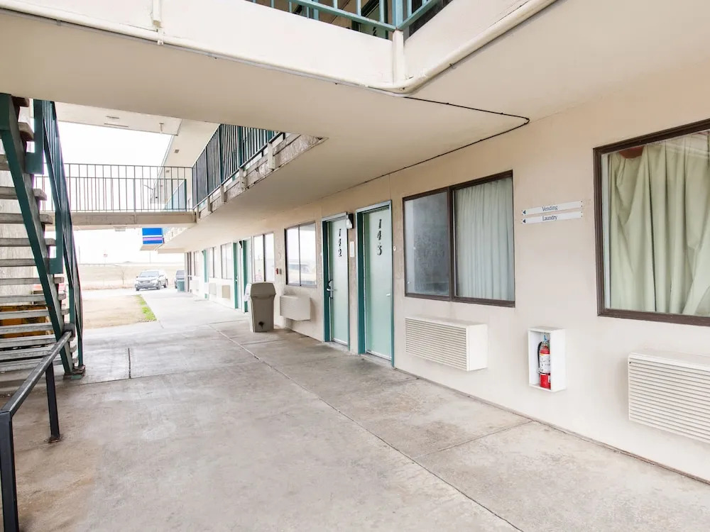 6 Tulsa West Motel