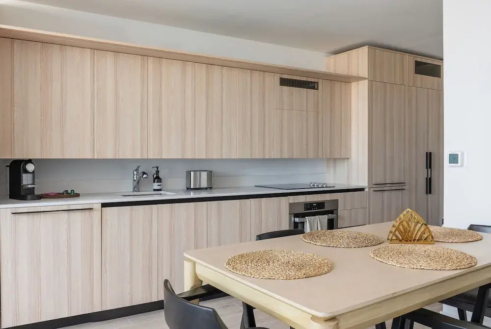 District 225 • 2 BD/2BTH • 20th Fl • Free Spa