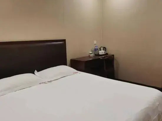 Huating·Aofeng Hotel (Pingyang Railway Station Yintai City Branch)