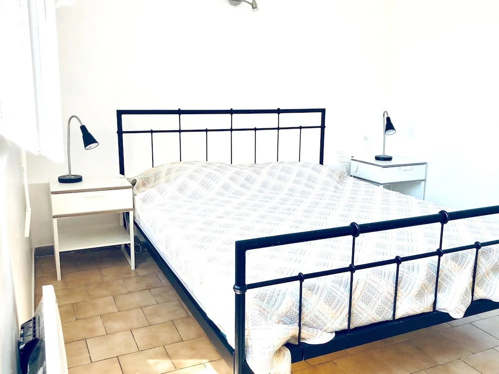 Apartment With one Bedroom in Le Beausset, With Wonderful sea View, Pool Access, Enclosed Garden - 8 km From the Beach