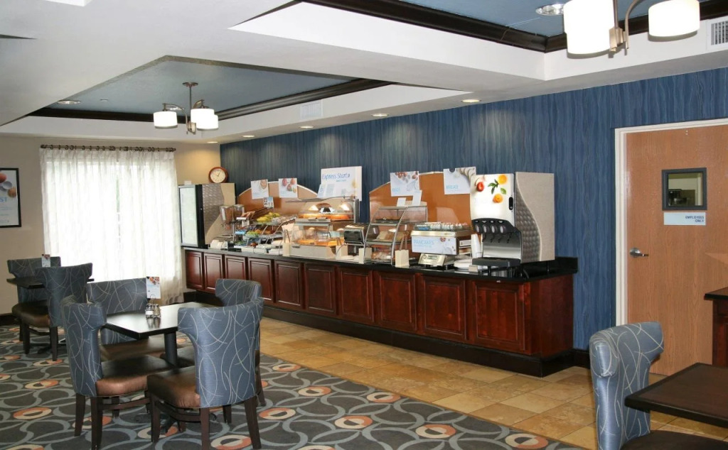 Holiday Inn Express Hotel & Suites Brooksville West by IHG