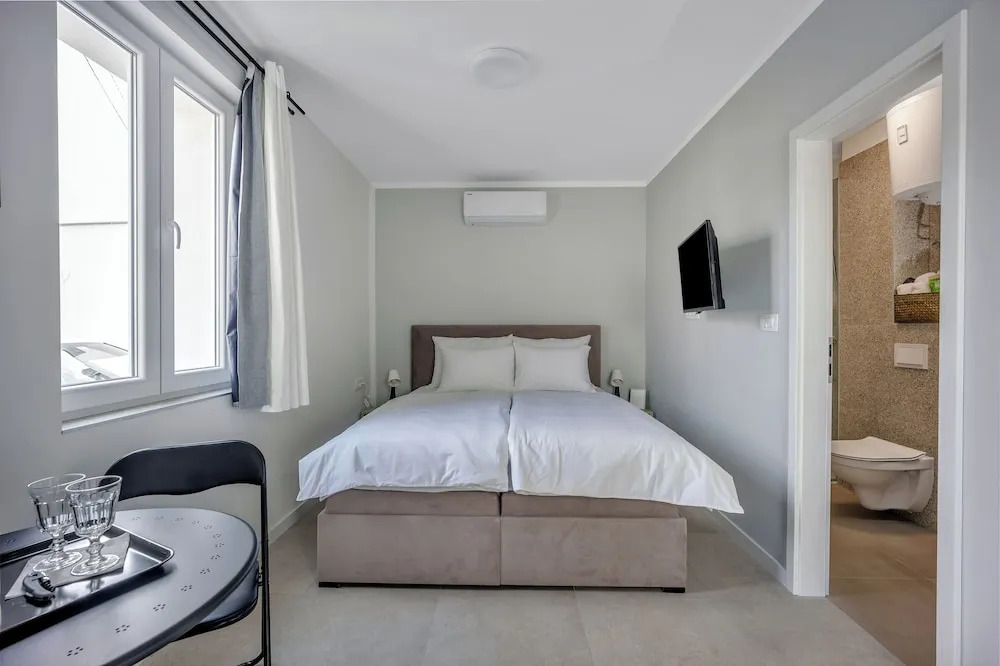 Studio apartments Yucca 2min to the sea