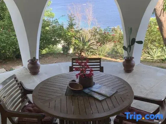Mentigi Bay Dome Villas