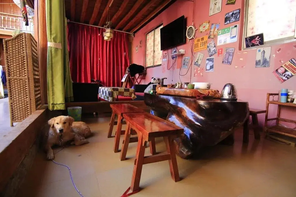 Lijiang Shuhe Shi Wu Wan Hostel