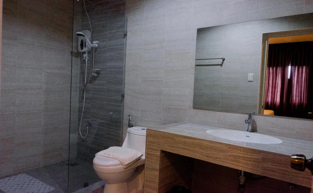 CREVICE HOTEL