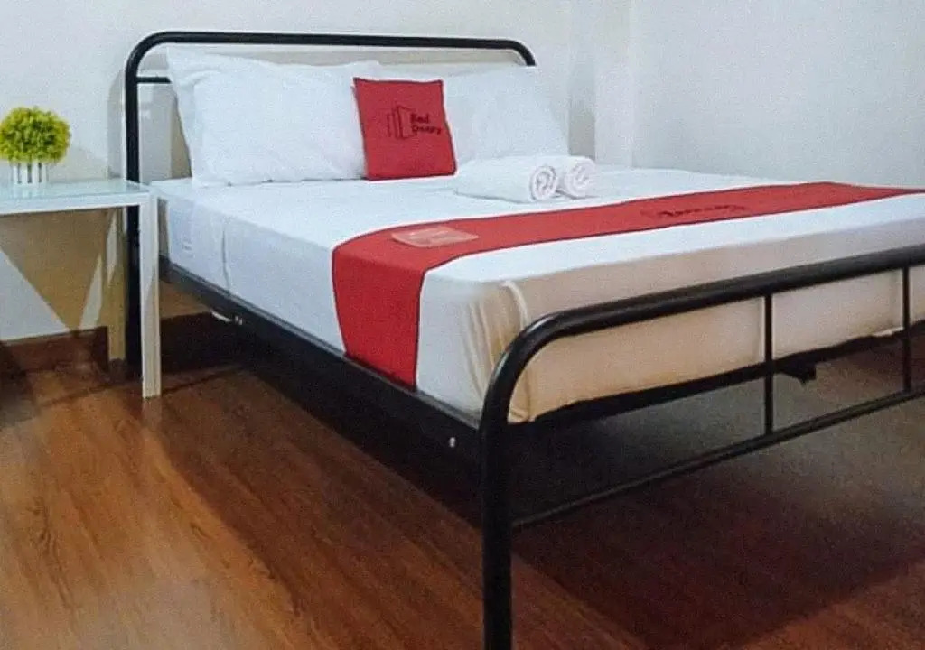 RedDoorz near SGM Condotel Villa Beach Iloilo