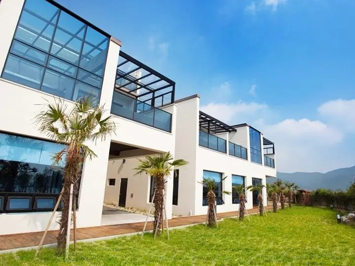 Dimarae poolvilla