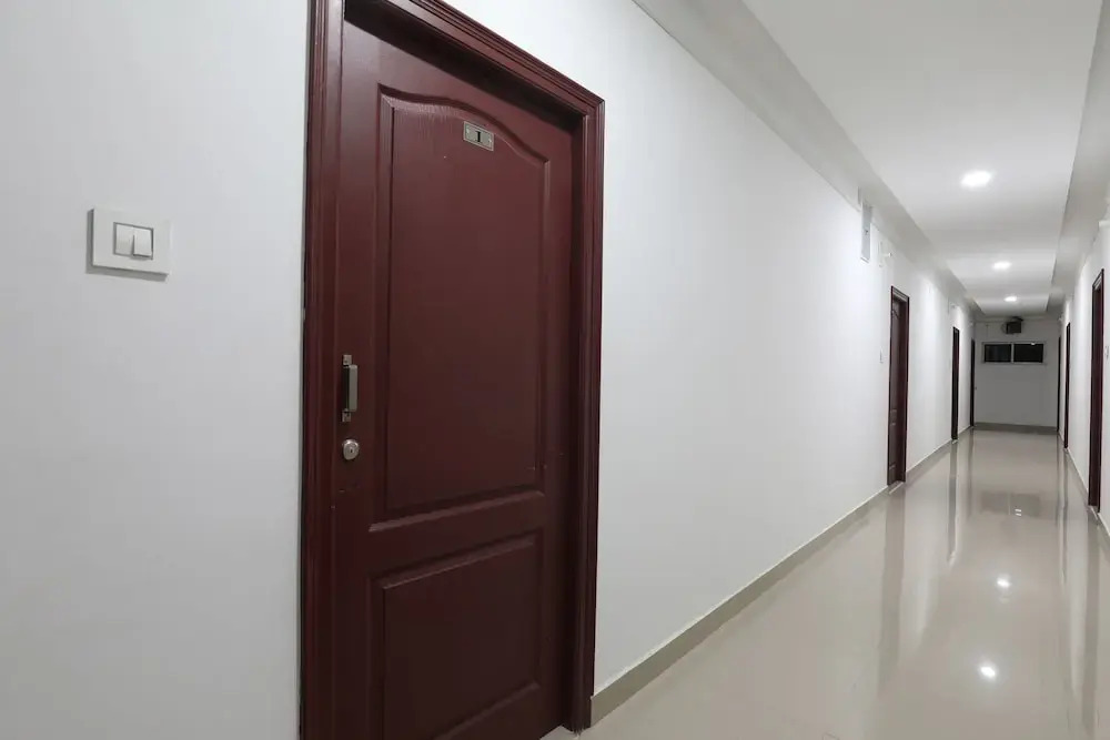 OYO 17279 Royal Inn Hotel
