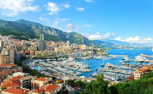 Studio 11 near Monaco train station