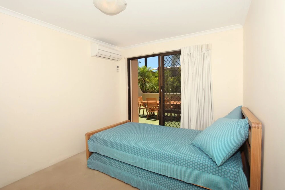 2 bedroom Apt on Parkyn Parade with pool and Air conditioning