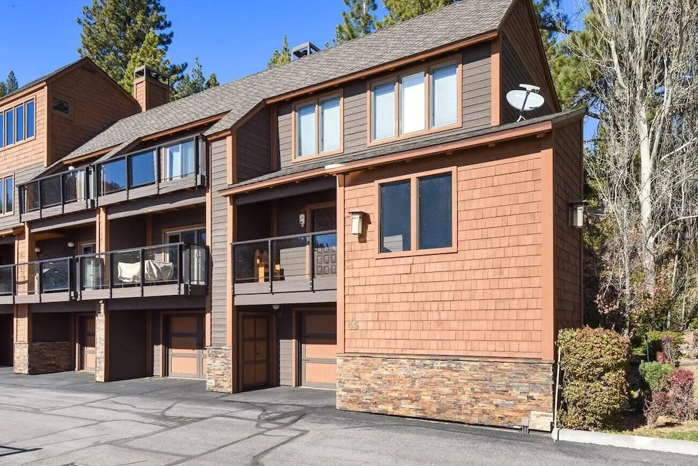 Lakeshore Terrace Delight
