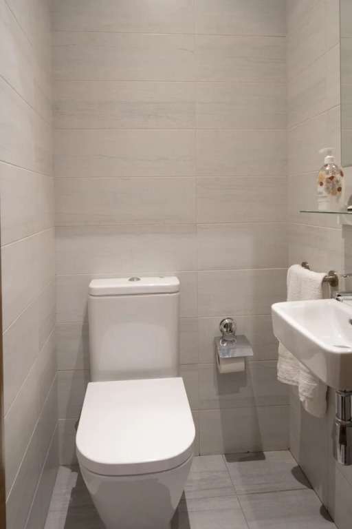 City Hall Iii Apartment With Parking By Aston Rentals
