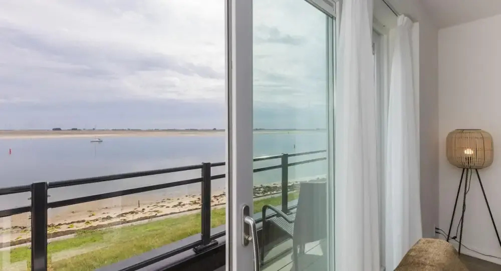 Unique apartment, located on the Oosterschelde and marina of Sint Annaland