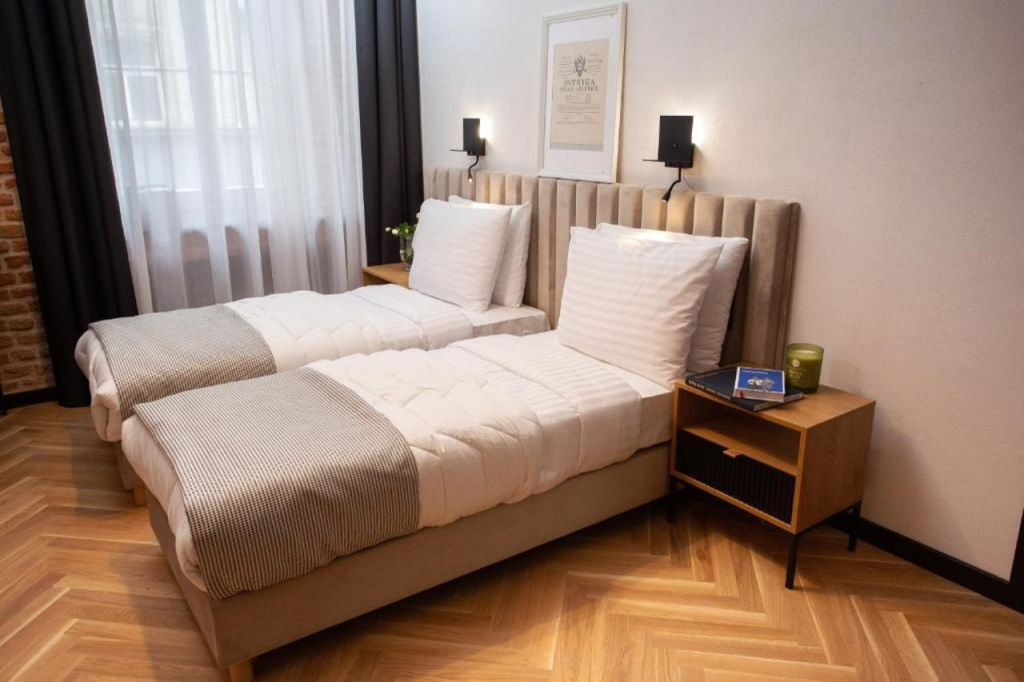 HOTEL TEATR