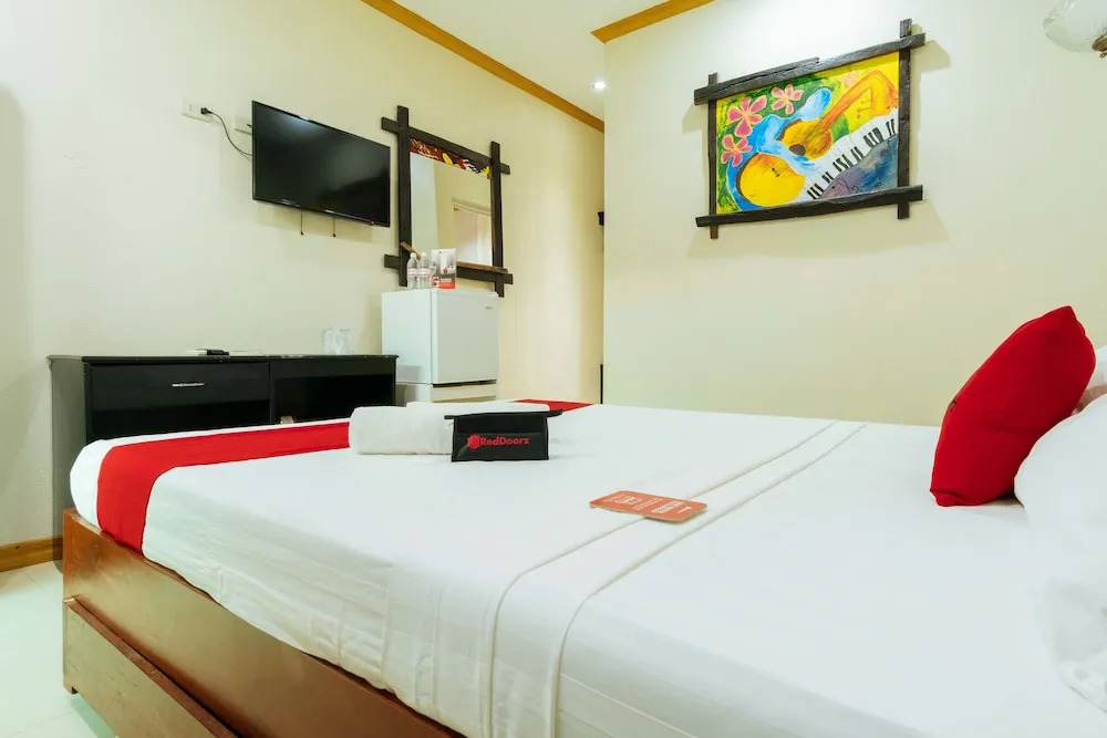 Reddoorz Premium Near Pristine Beach
