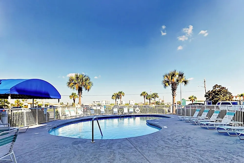427 East Beach Blvd Condo #464 - 2 Br condo by RedAwning