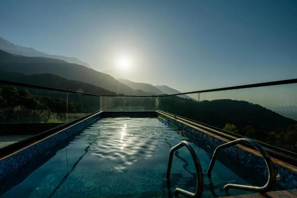 Alivaa Hotel, McLeodganj With Best Dhauladhar View & Infinity Pool Sky Garden