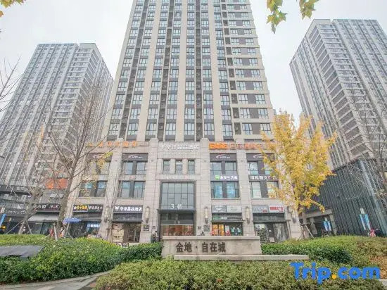 Huayang Jingpin Hotel (Wuhan Happy Valley Renhe Road Subway Station Branch)