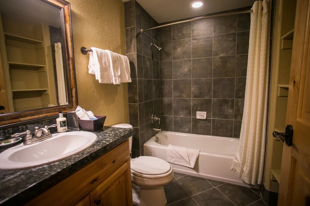 Amazing Mountain Views and Full Kitchen by RedAwning - Save 20% on 7+ Nights!