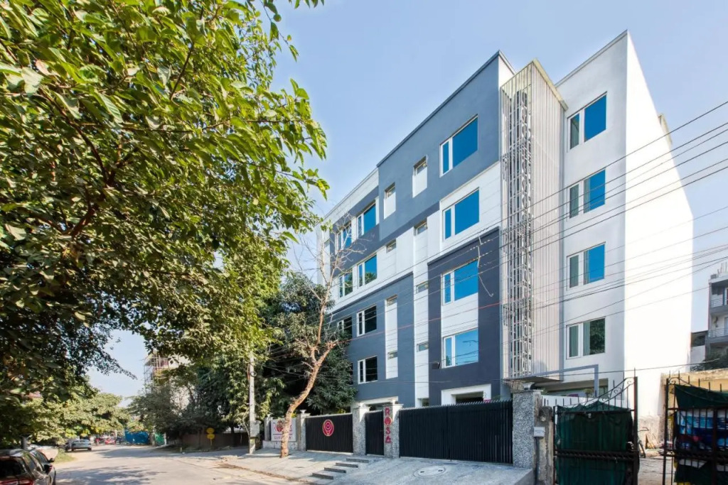 ROSASTAYS Gurugram Sec 31