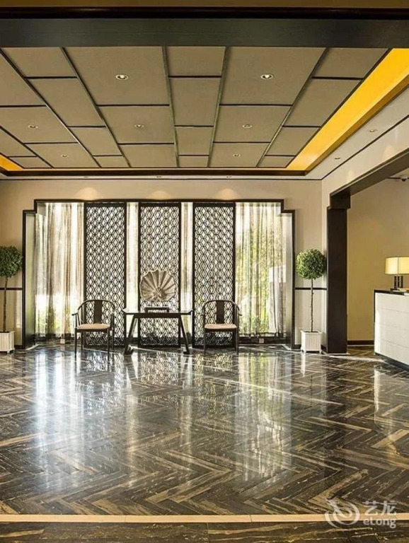 Kunming Oceancube Spa Holiday Hotel