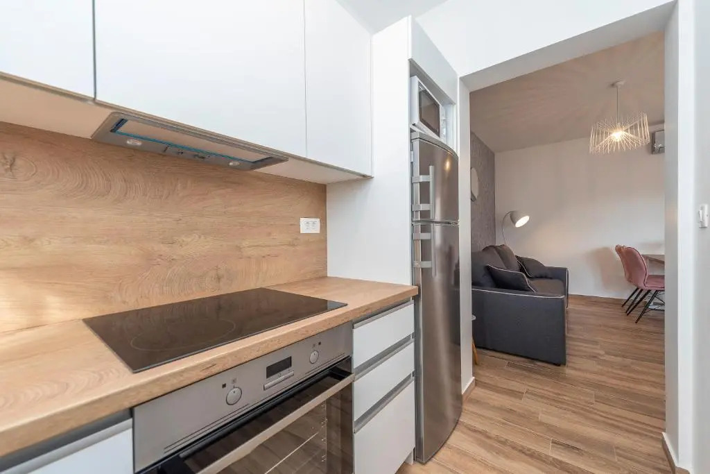 LUXURY APARTMENTS - LA VIR 5& 6