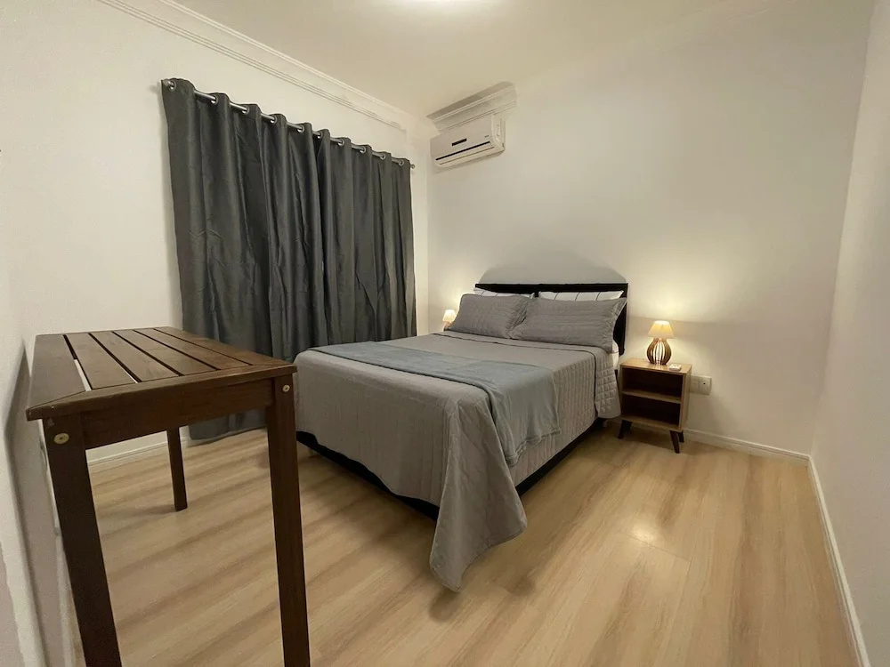 Amplo Apartamento Um Por Andar