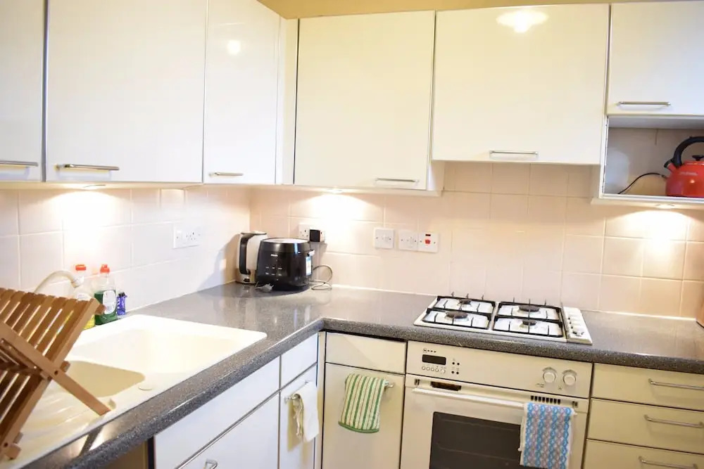 1 Bedroom Flat With River Views