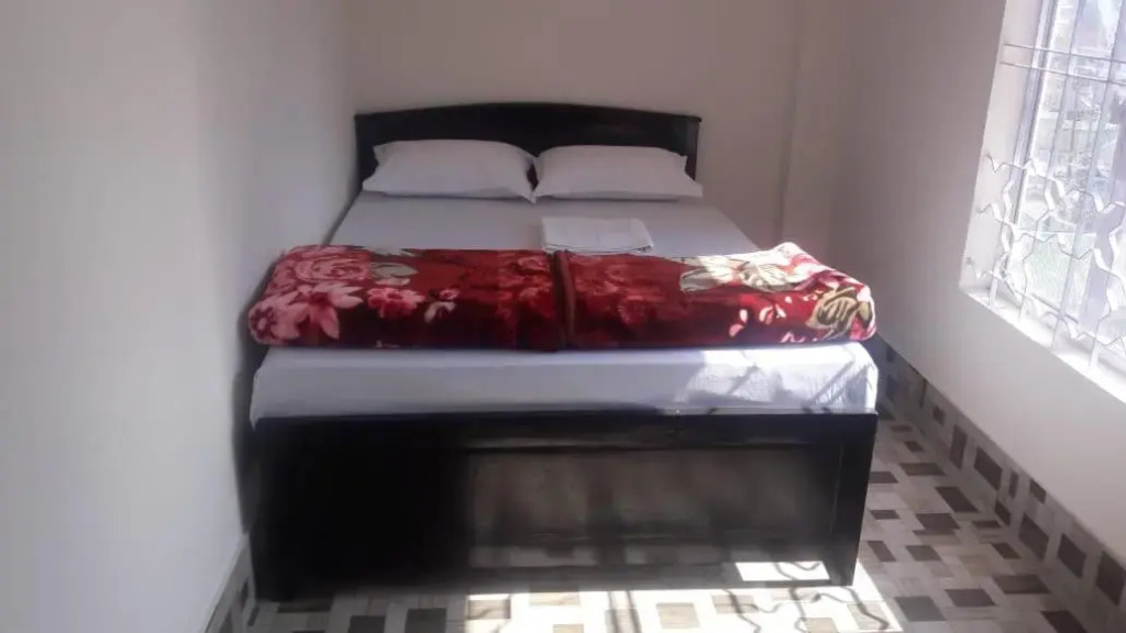 Red Pine Guest House (Indians Only)