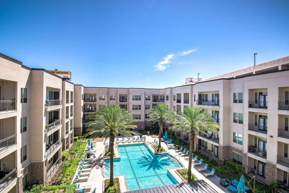 Brand NEW Modern Condo Pool Very Quiet & Safe