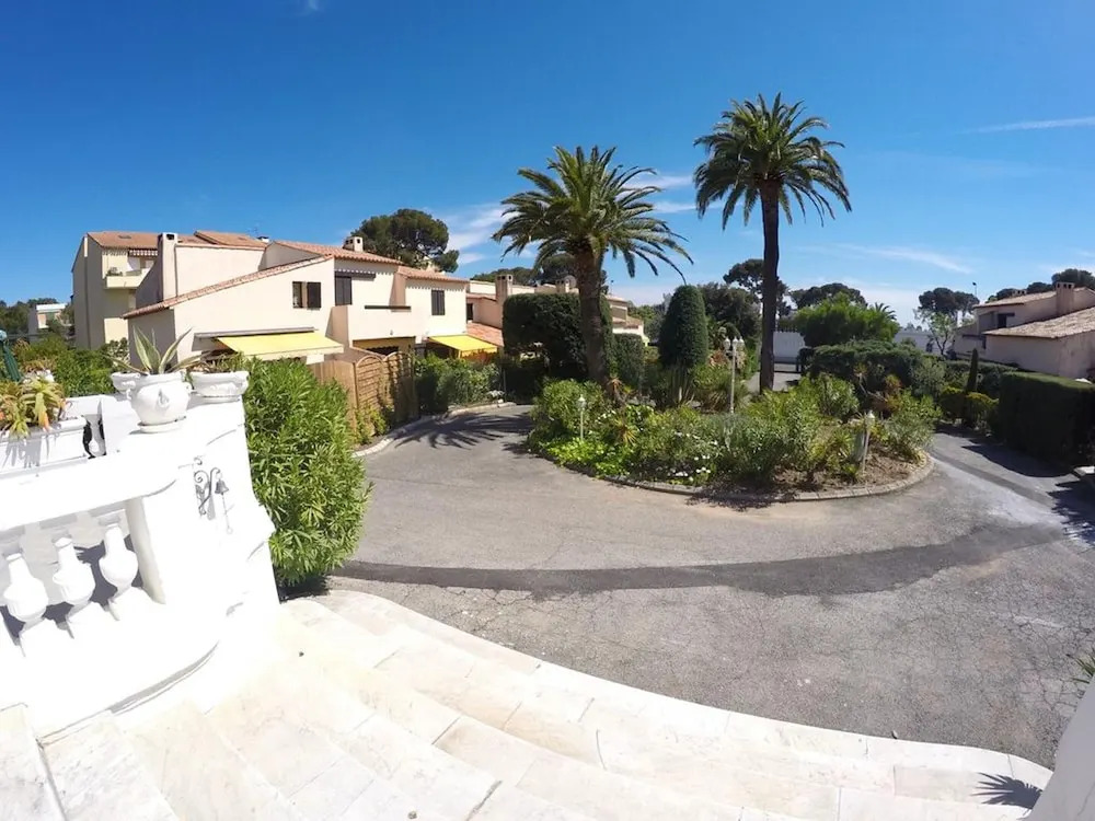 House with 2 Bedrooms in Saint-Raphaël, with Pool Access And Enclosed Garden - 500 M From the Beach