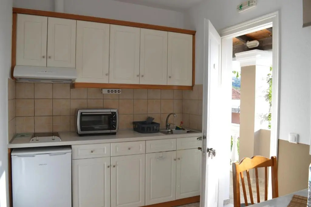 Babis Apartments & Studios Iremia