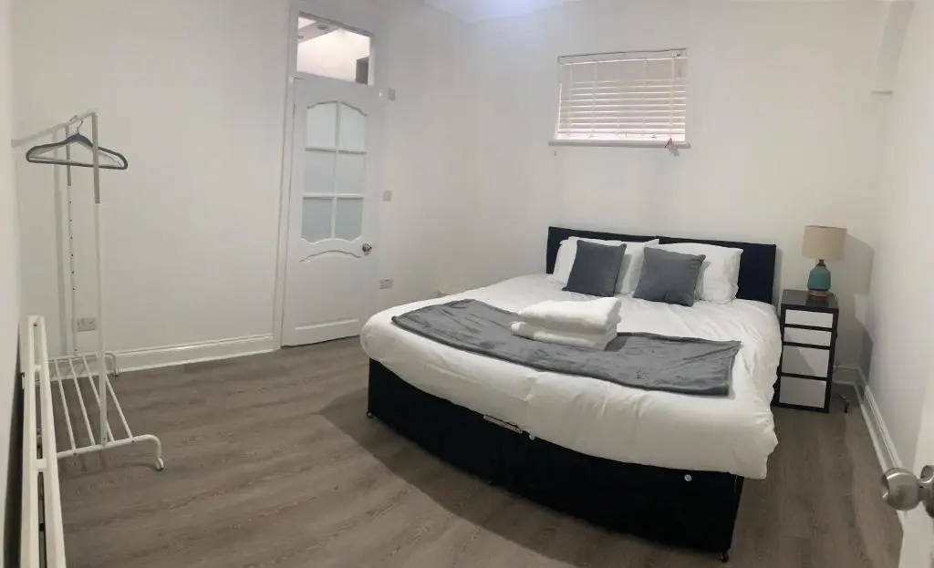 Beautiful 4 ensuite Bedroom House, Free wifi, parking, Family, Corporate, Contractors