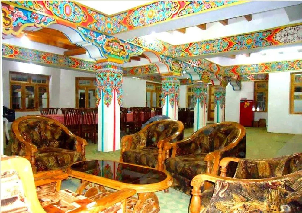 Omasila Hotel