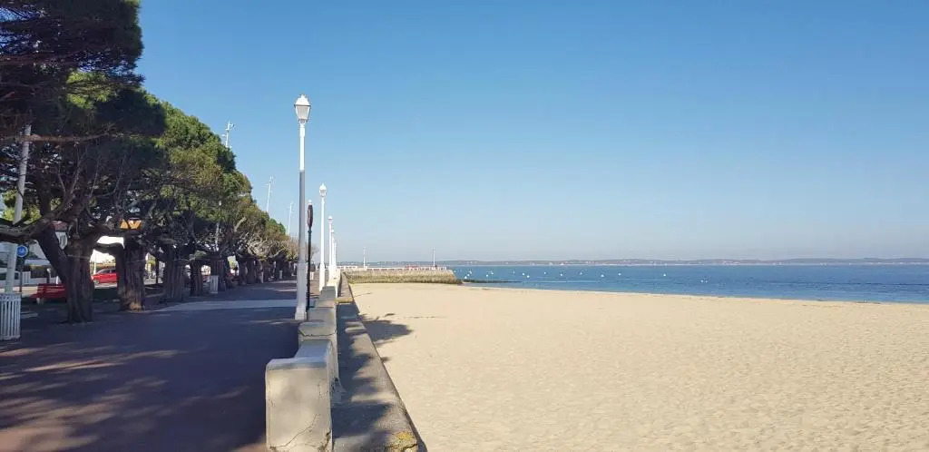 2 pièces, idéalement situé plage et centre ville