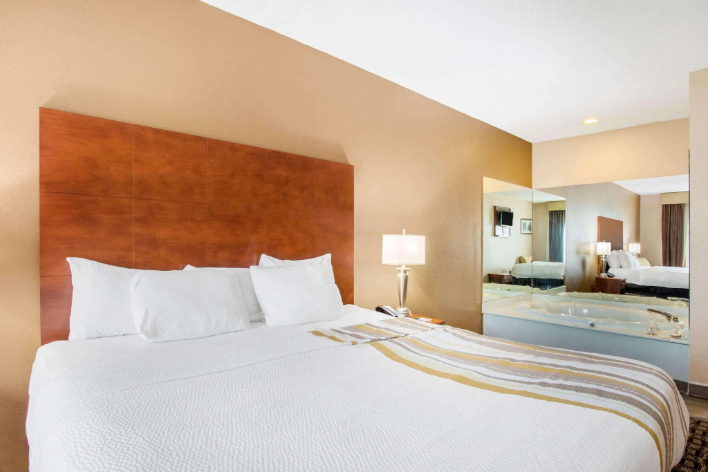 MainStay Suites Decatur River City