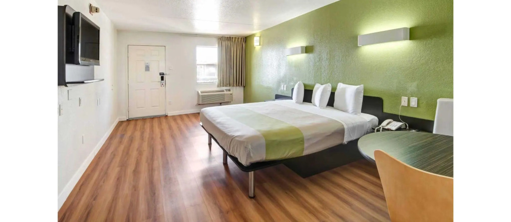 Motel 6-Dallas, TX - Forest Lane