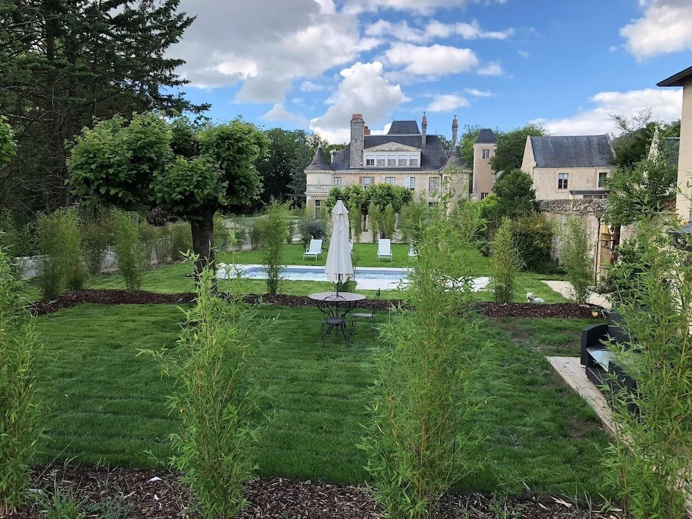 Cottage du chateau for 4 people 90 M- 2 bedrooms 2 bathrooms pool