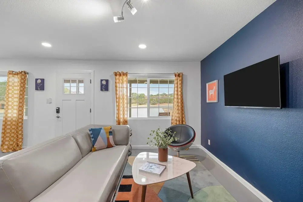 Fable by Avantstay 2 Unique Spaces, w/ Bowling, Hot Tub, Fire Pit, Large Yard