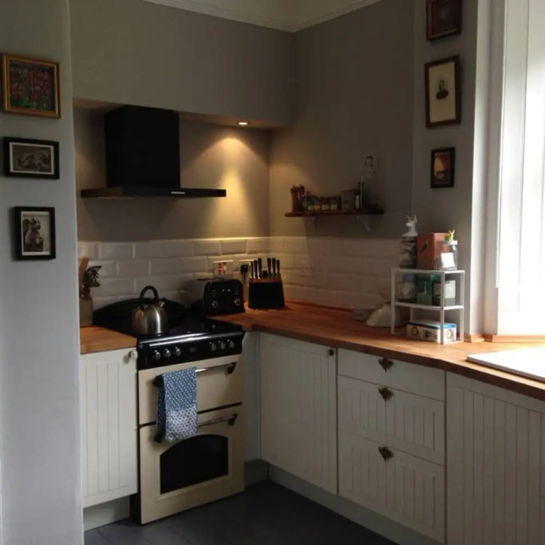 2 Bedroom Flat In Holyrood Park