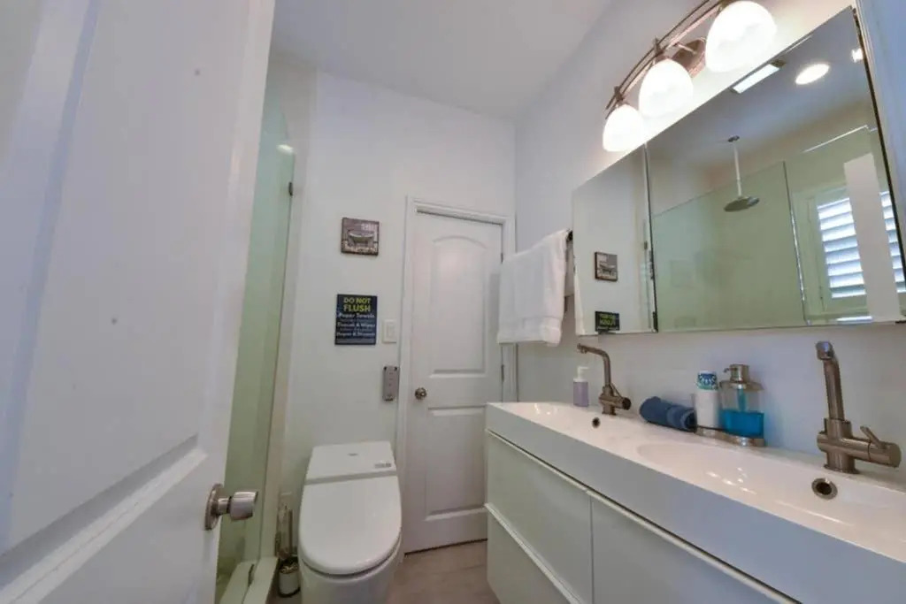 1000#5 Premier Modern Home w View, Parking, and AC