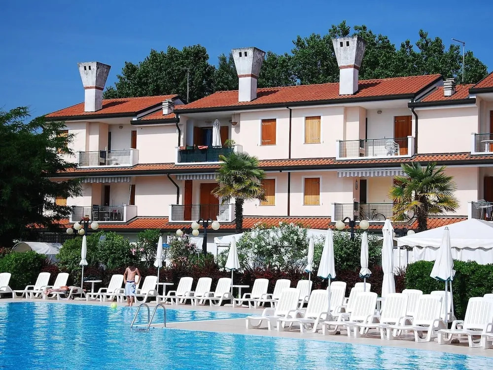 Apartment in a residence with pool in Rosolina