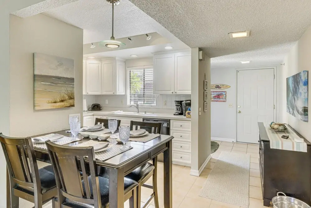 Golf & Swim: Country Club Condo in Palm Desert