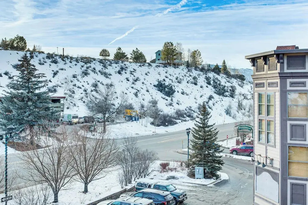 Mountain-view Condo in the Heart of Edwards!