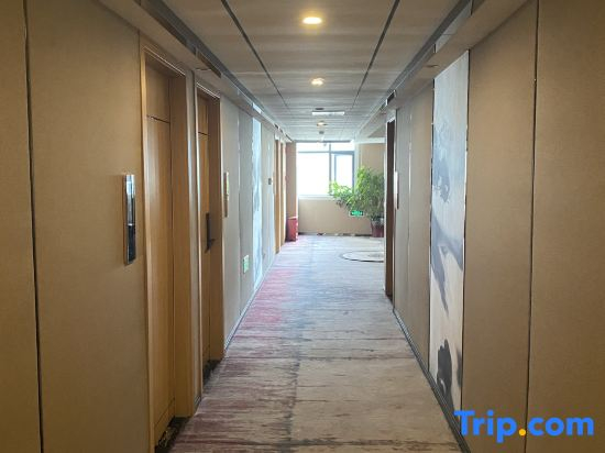 Jingjing Light Luxury Hotel (Mingshi Branch)