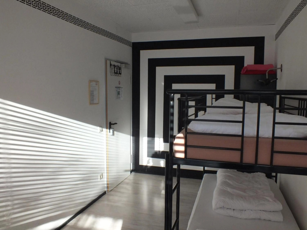 Max Hostel